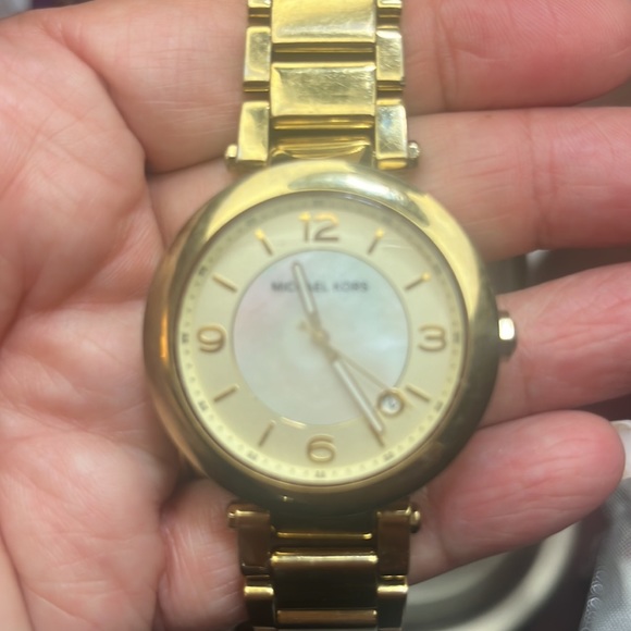 Michael Kors gold tone watch - Picture 4 of 10